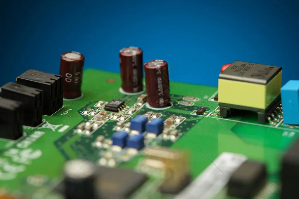 Characteristics & Advantages of High Frequency Transformers